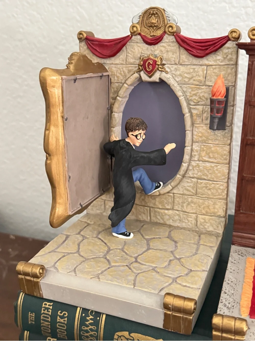 Harry Potter Gryffindor Common Room Chamber Of Secrets Hallmark Bookend Set 2000